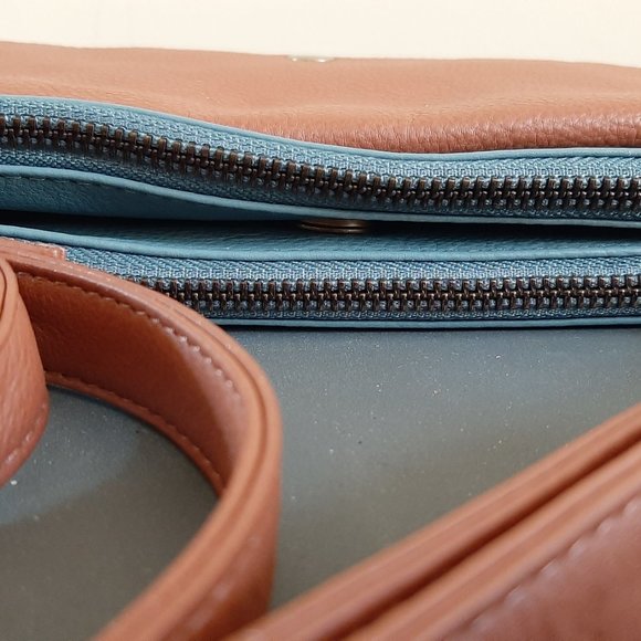 SERRV - Two Tone Leather Crossbody Bag - Picture 4 of 5